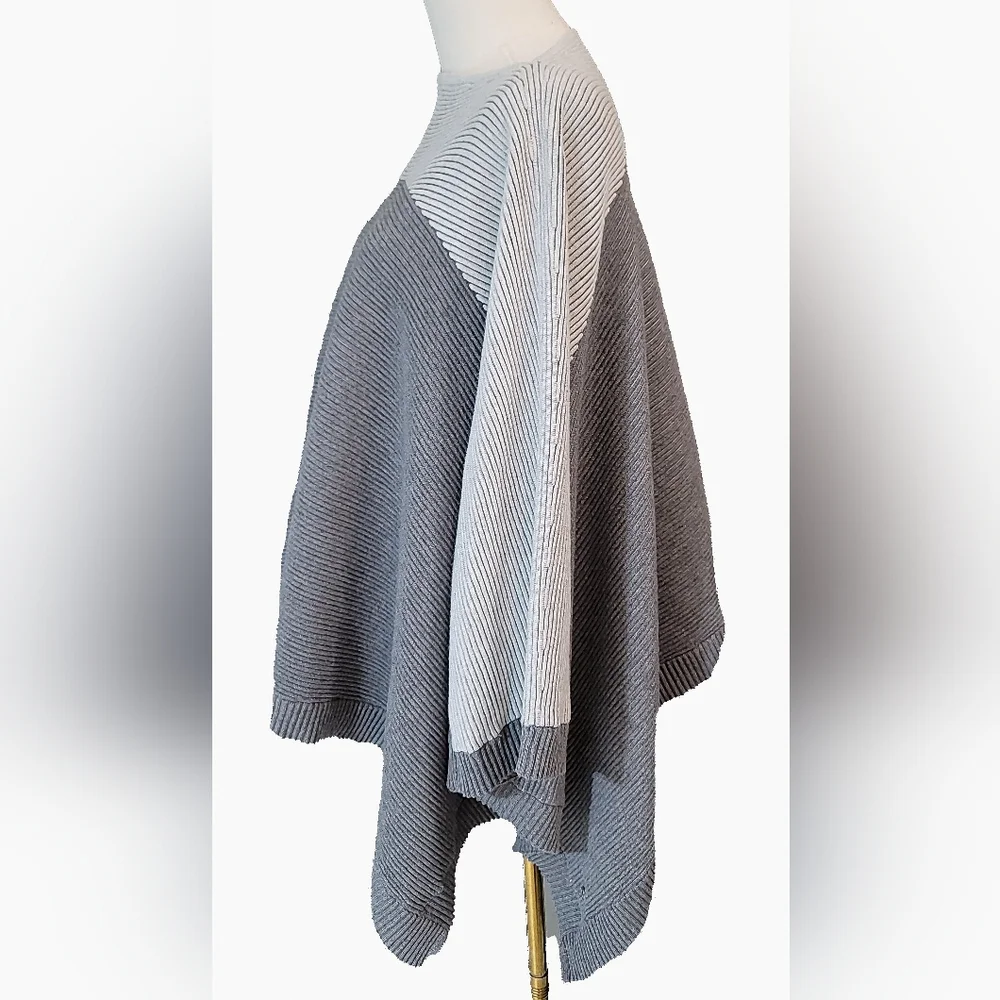 Lululemon Athletica Gray & White Ribbed It All Lines Up Poncho Women’s‎ One Size